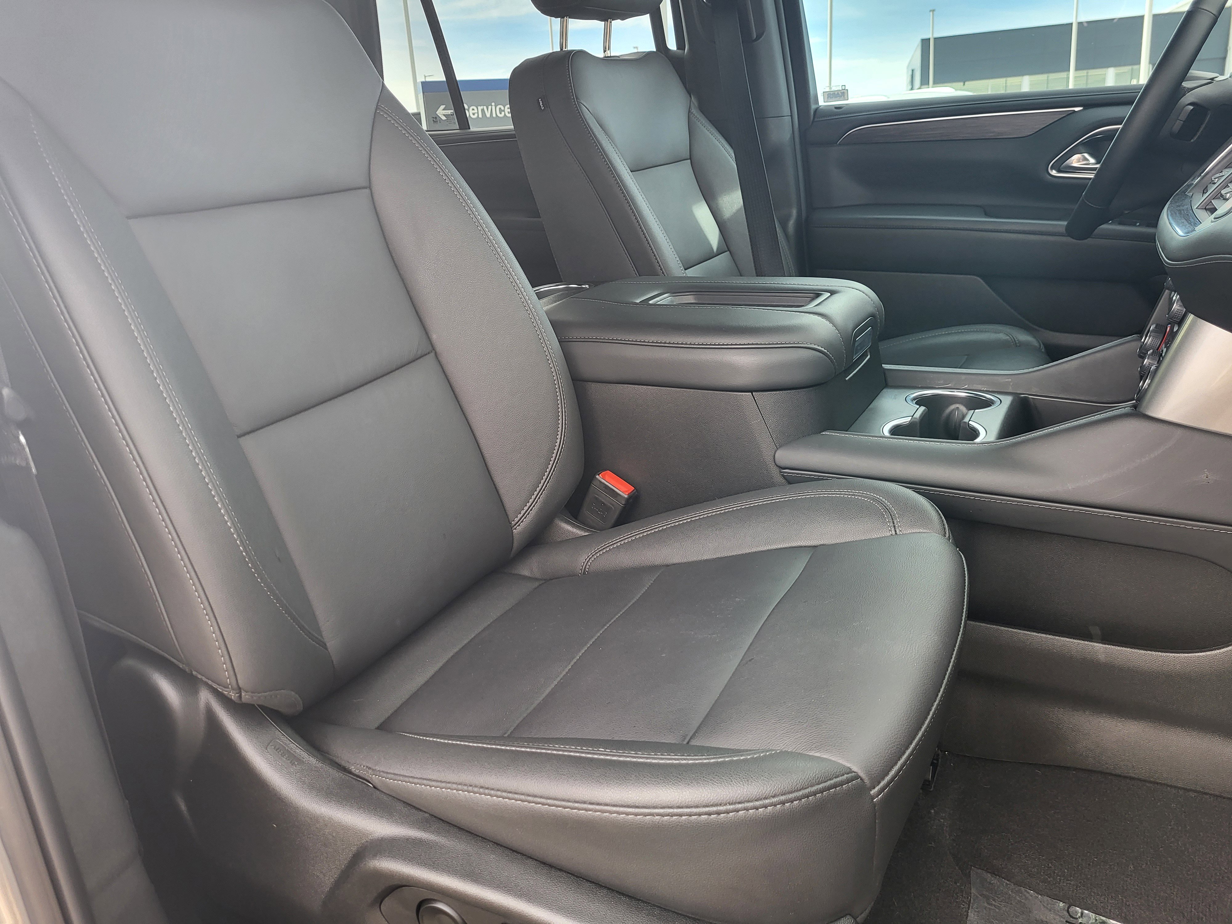 Used 2024 Chevrolet Tahoe Z71 w/ Luxury Package image 20