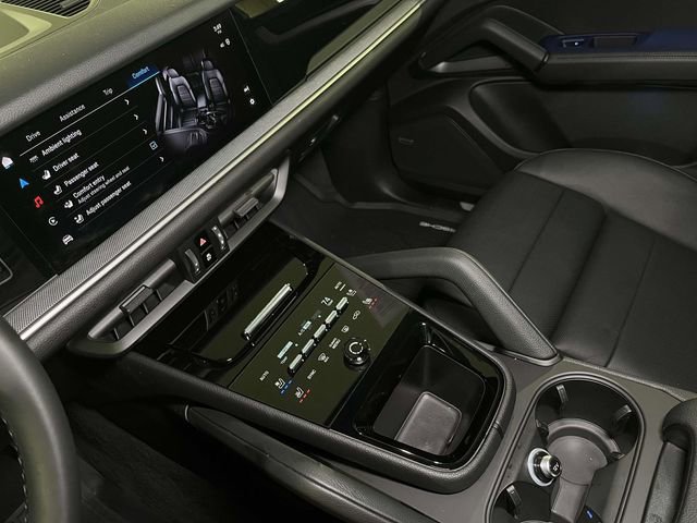 Certified 2025 Porsche Cayenne image 33