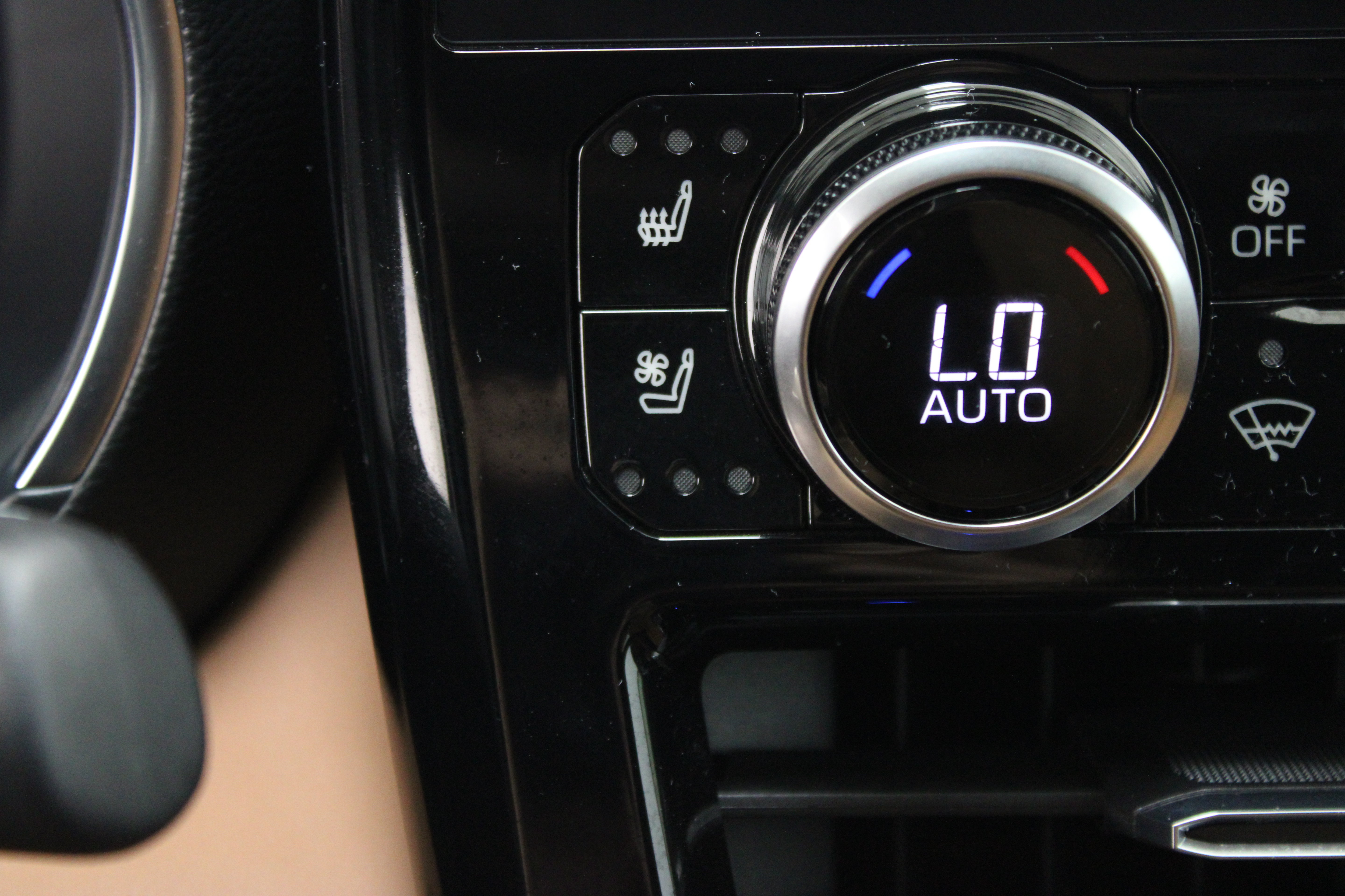 Used 2024 Toyota Highlander Platinum FWD image 22