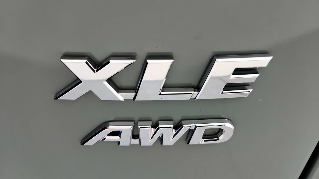 Used 2022 Toyota RAV4 XLE w/ Convenience Package AWD/4WD image 14