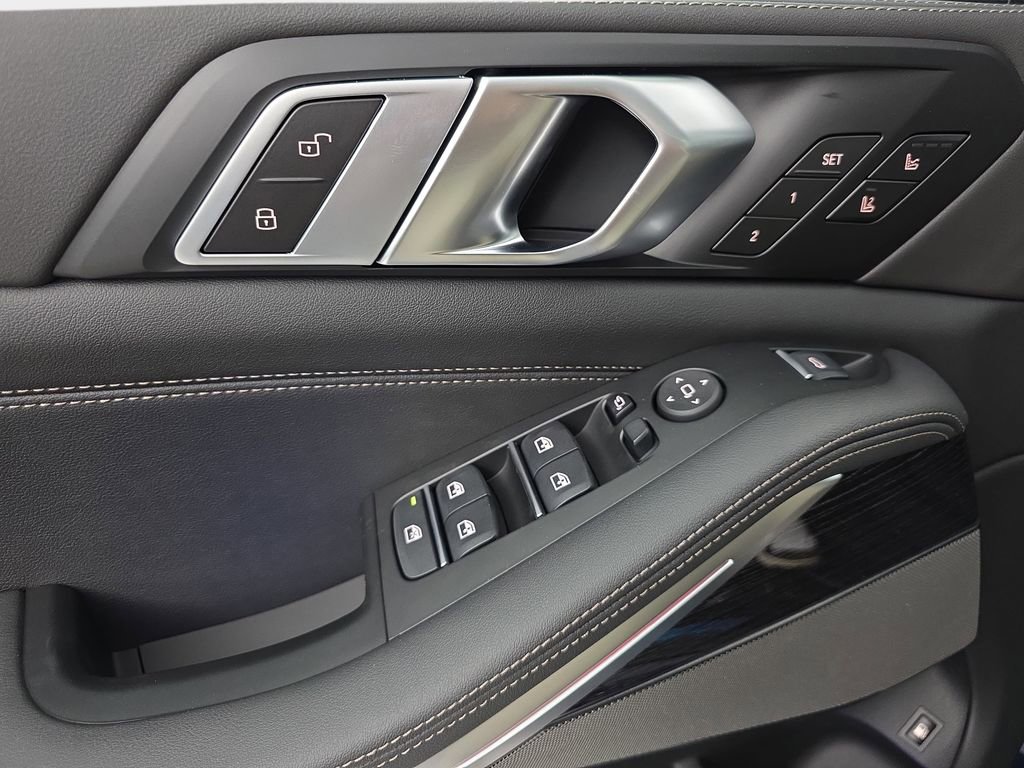 New 2026 BMW X5 xDrive50e w/ Executive Package image 27