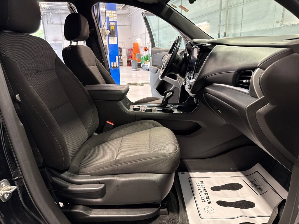 Used 2022 Chevrolet Traverse LT AWD/4WD image 32