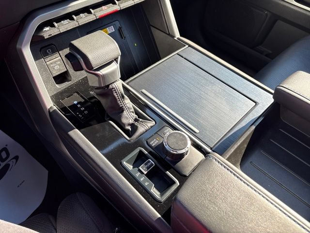 Used 2024 Toyota Tundra Platinum AWD/4WD image 19