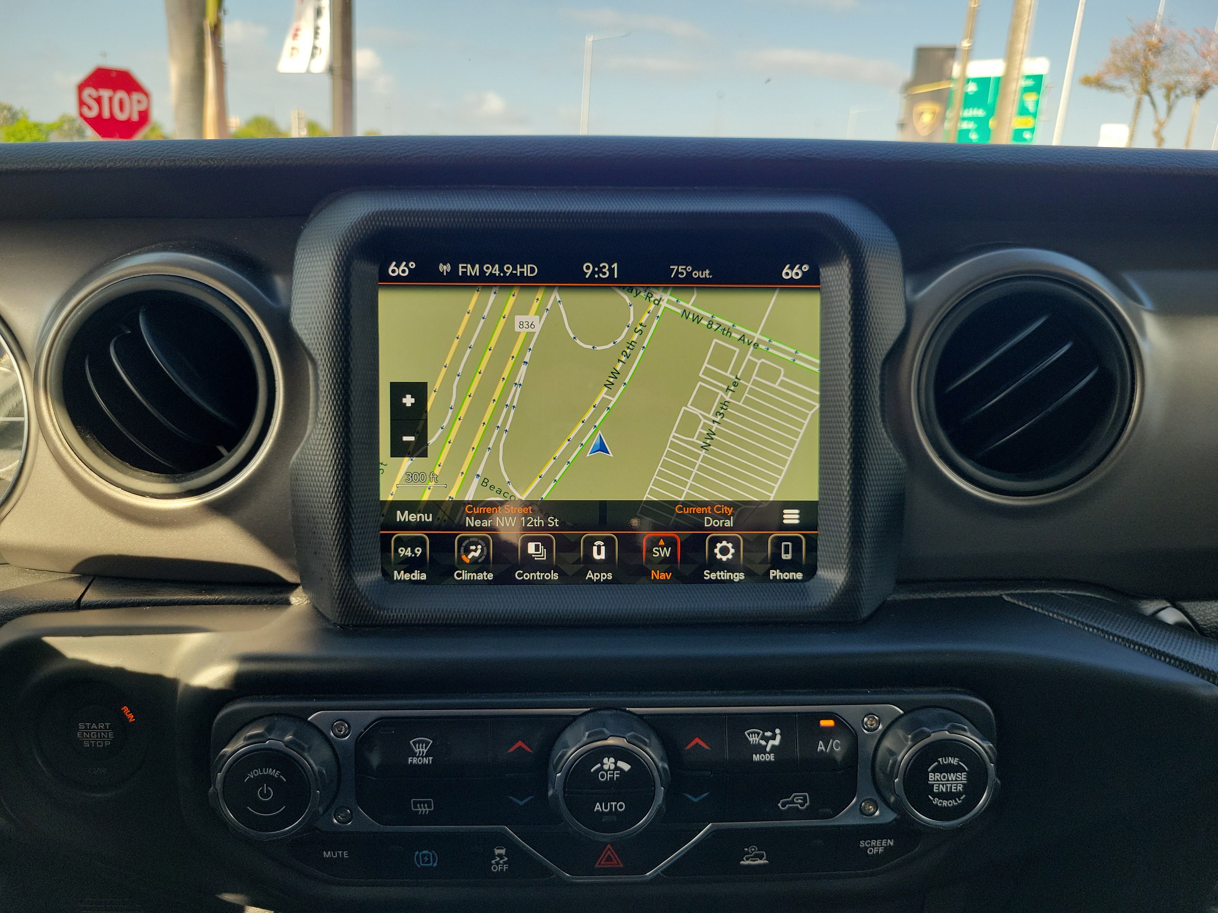 Used 2023 Jeep Wrangler Unlimited w/ Sun & Screen Package image 10