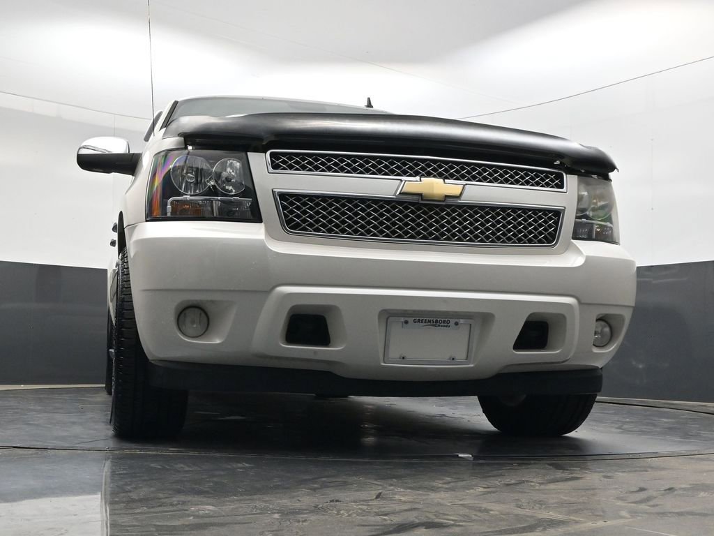 Used 2011 Chevrolet Avalanche LTZ AWD/4WD image 23