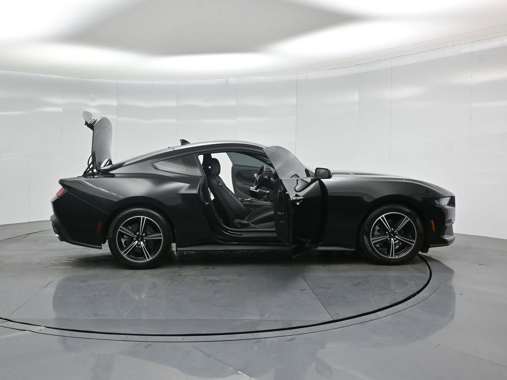 Certified 2024 Ford Mustang Coupe image 4