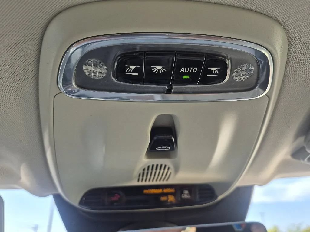 Used 2016 Volvo XC90 T8 Inscription w/ Vision Package AWD/4WD image 36