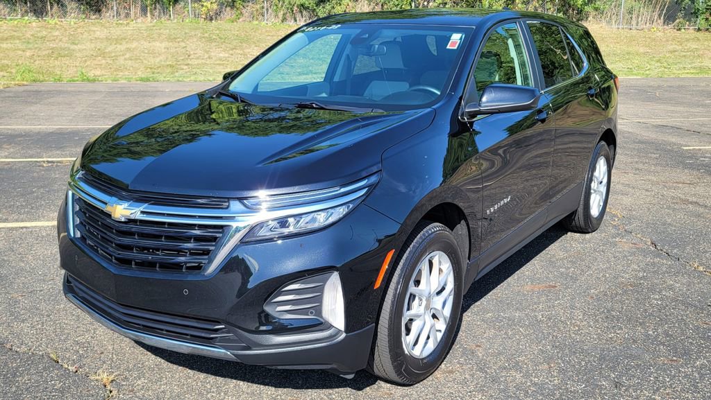 Used 2023 Chevrolet Equinox LT w/ Driver Convenience Package image 3