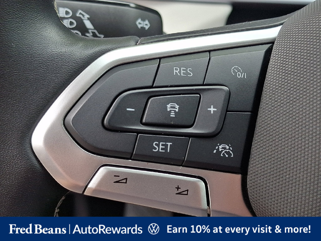 Certified 2025 Volkswagen Taos SE AWD/4WD image 26