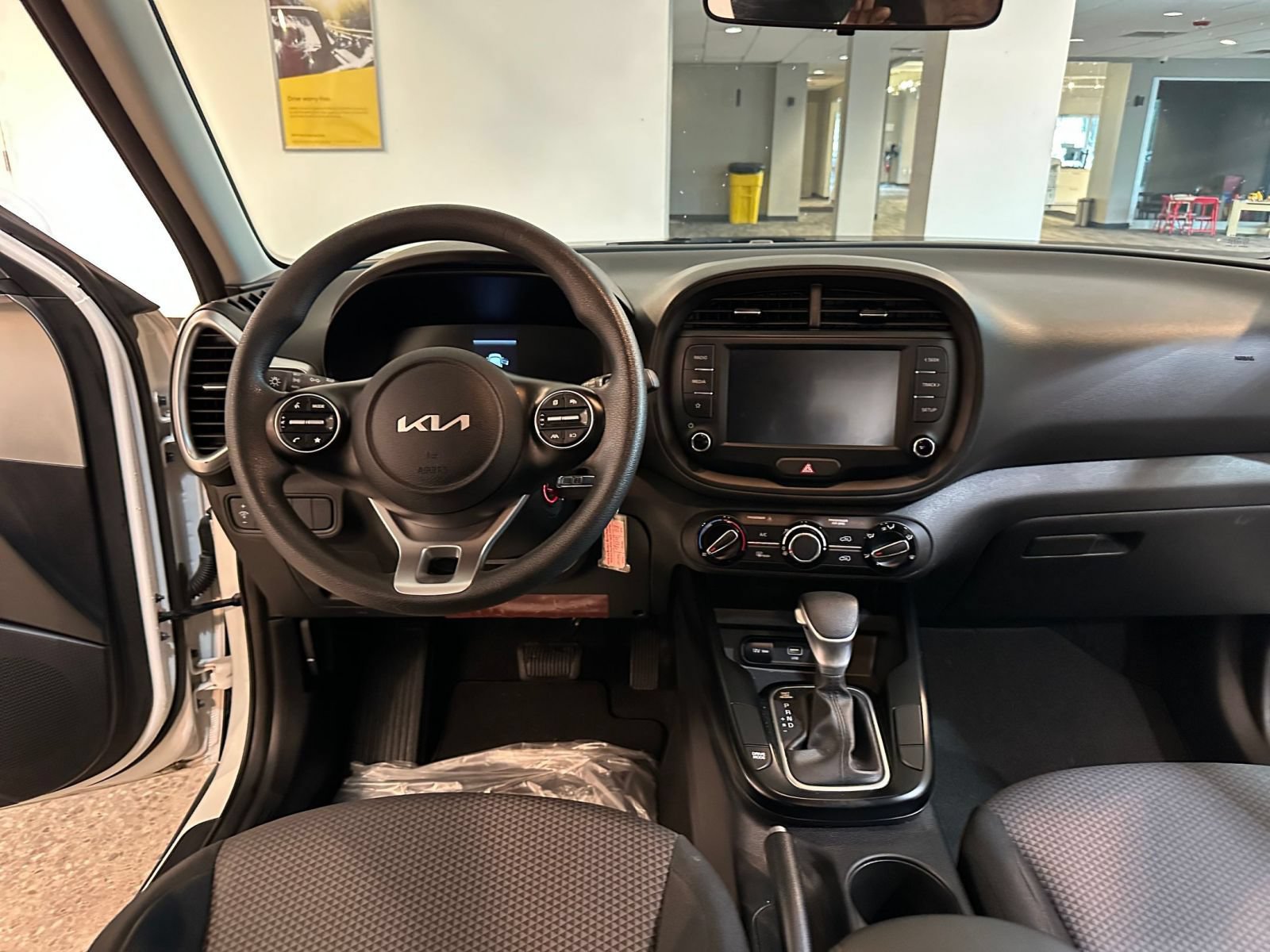 Used 2025 Kia Soul LX w/ LX Technology Package FWD image 33
