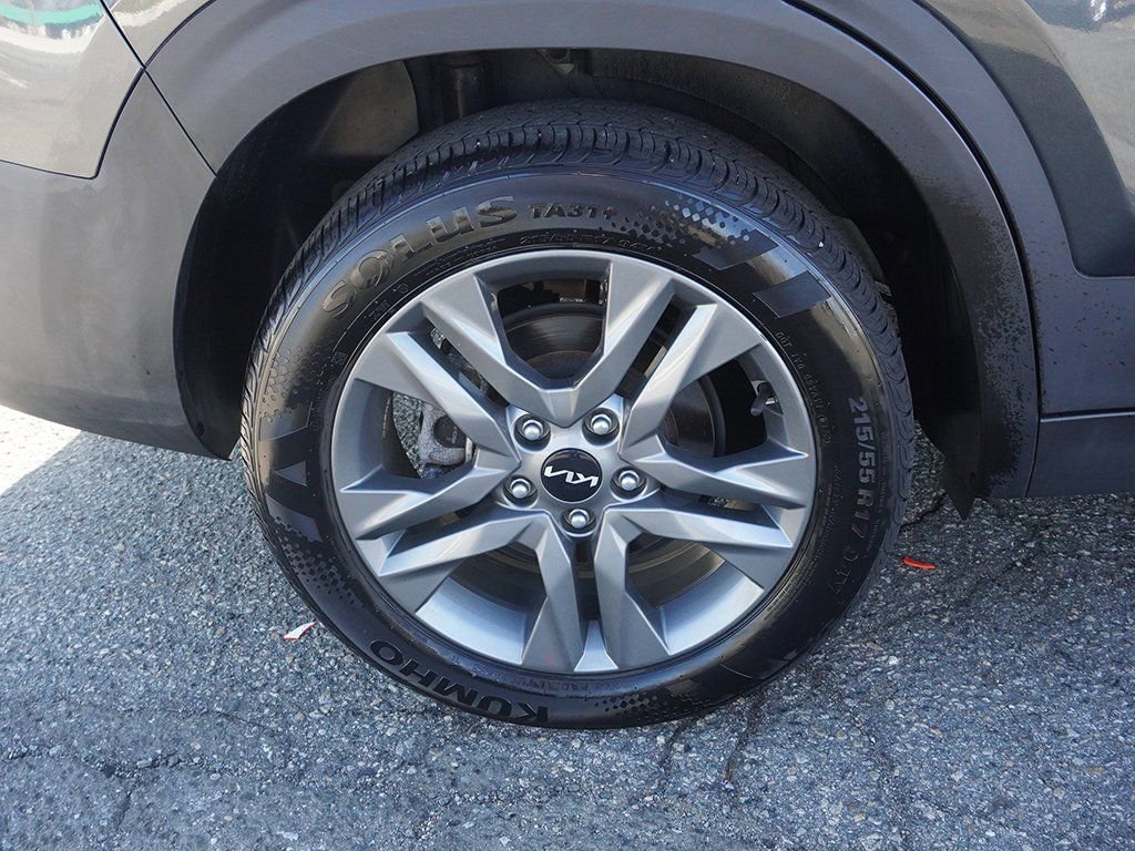 Used 2023 Kia Seltos S image 16
