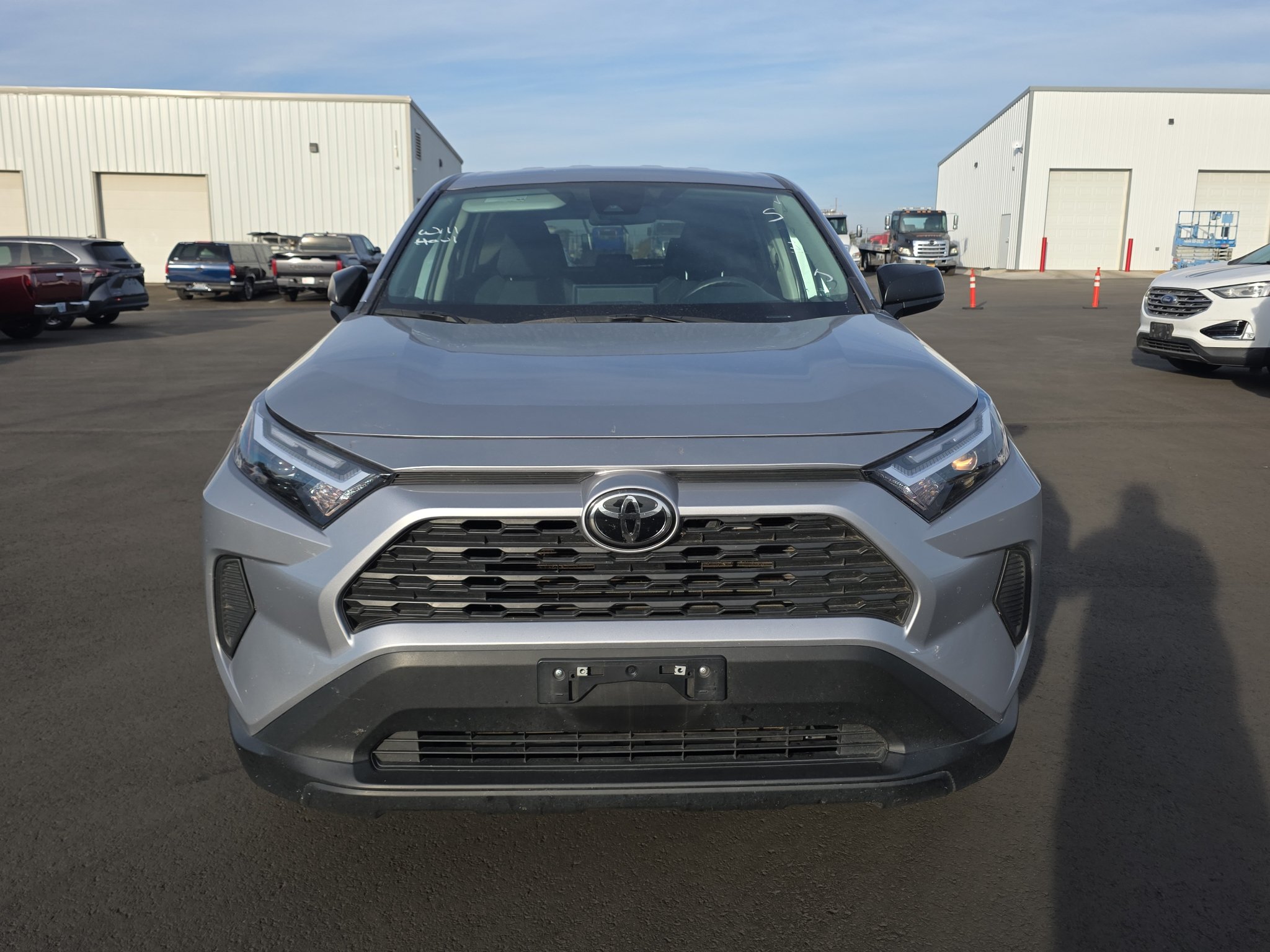 Used 2025 Toyota RAV4 LE AWD/4WD image 2