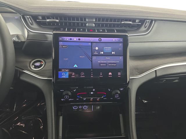 Used 2024 Jeep Grand Cherokee Limited w/ Black Appearance Package image 21