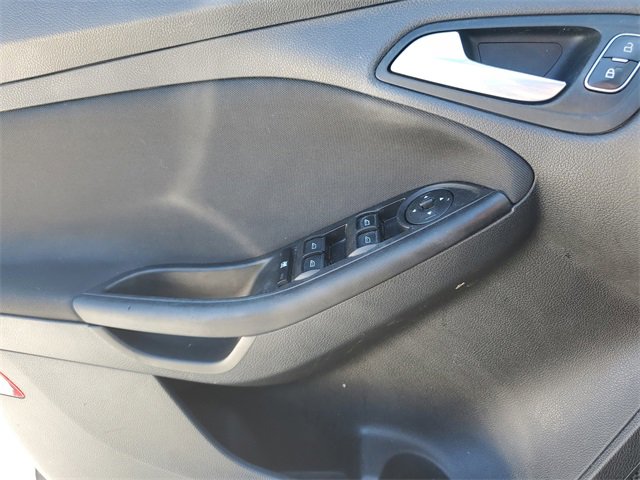 Used 2018 Ford Focus SE w/ SE Appearance Package image 22