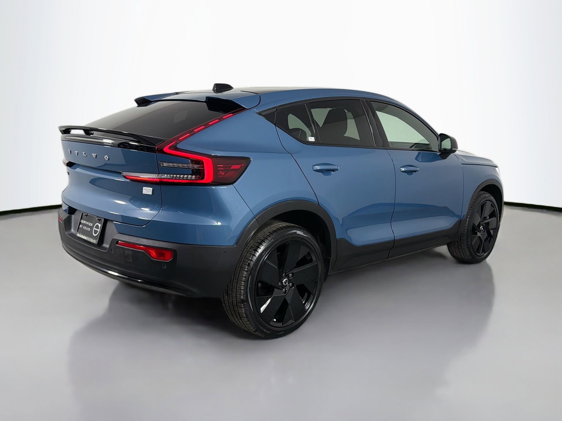 Certified 2023 Volvo C40 P8 Recharge Ultimate w/ Protection Package Premier AWD/4WD image 6