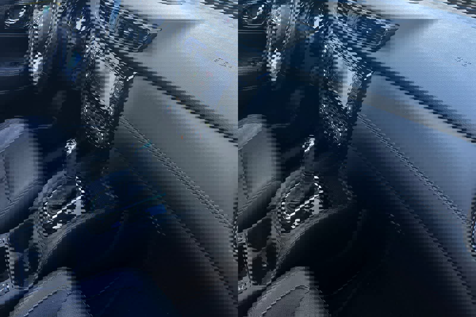 Used 2018 Nissan Rogue SL w/ Premium Package image 18