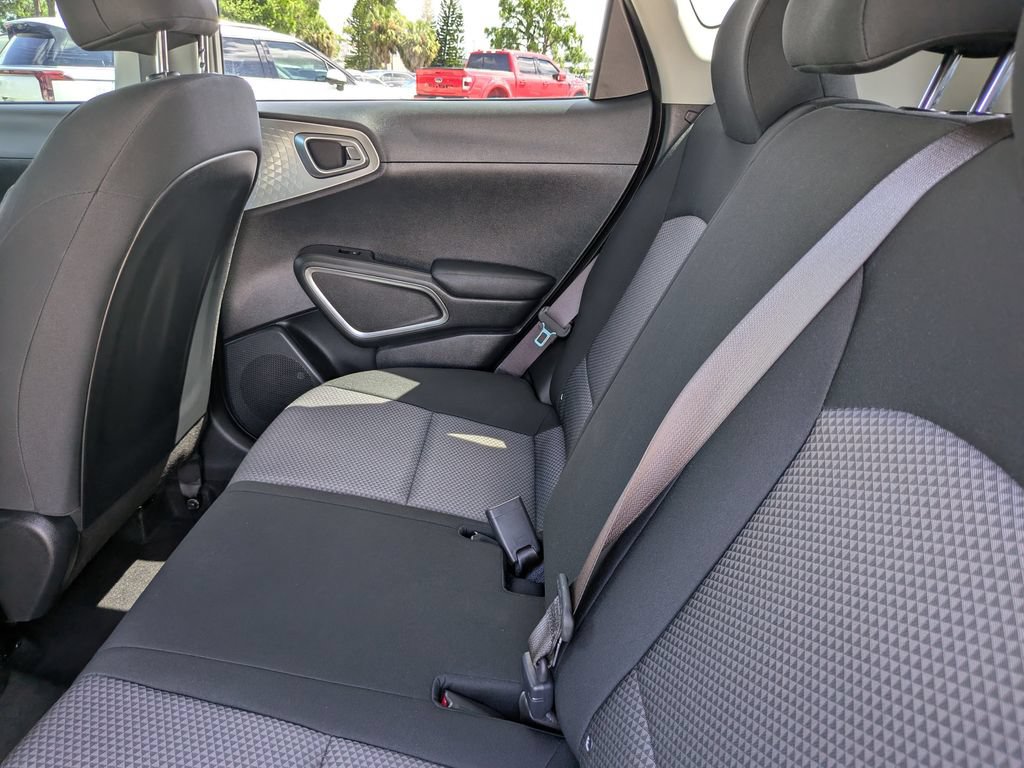 Certified 2025 Kia Soul LX w/ LX Technology Package FWD image 18