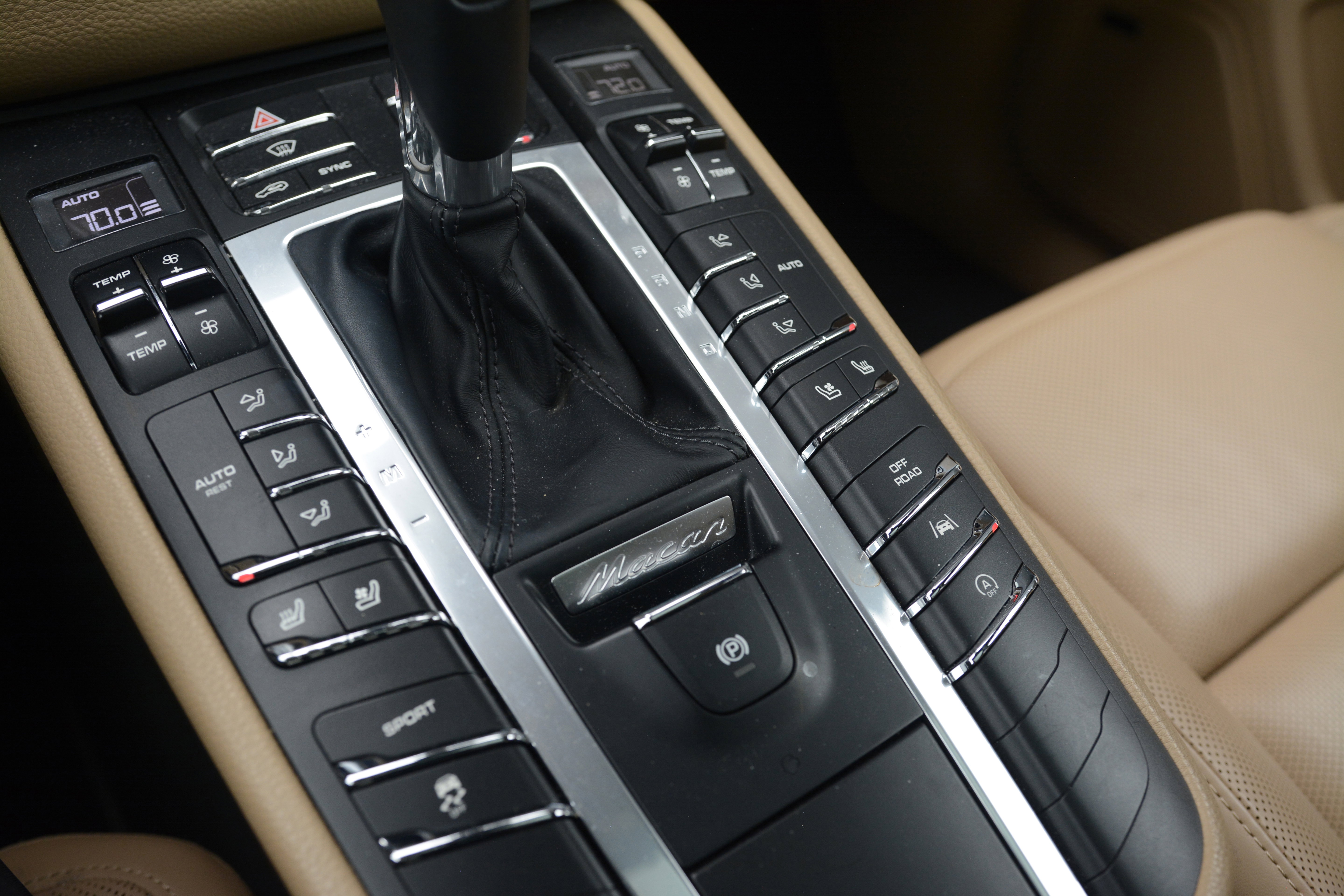 Certified 2018 Porsche Macan S AWD/4WD image 24