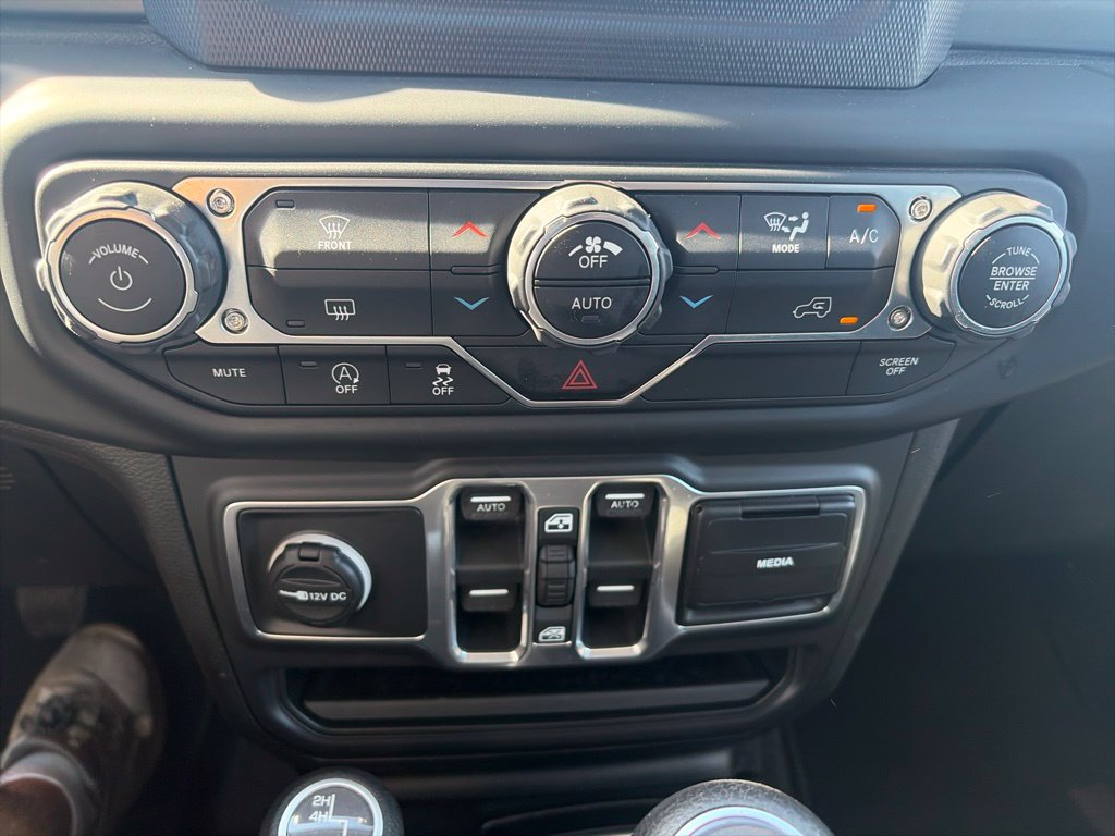 Used 2018 Jeep Wrangler Unlimited Sahara AWD/4WD image 23