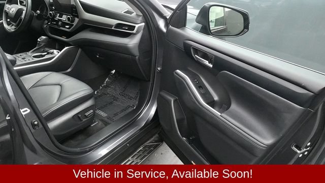 Used 2023 Toyota Highlander XLE AWD/4WD image 15