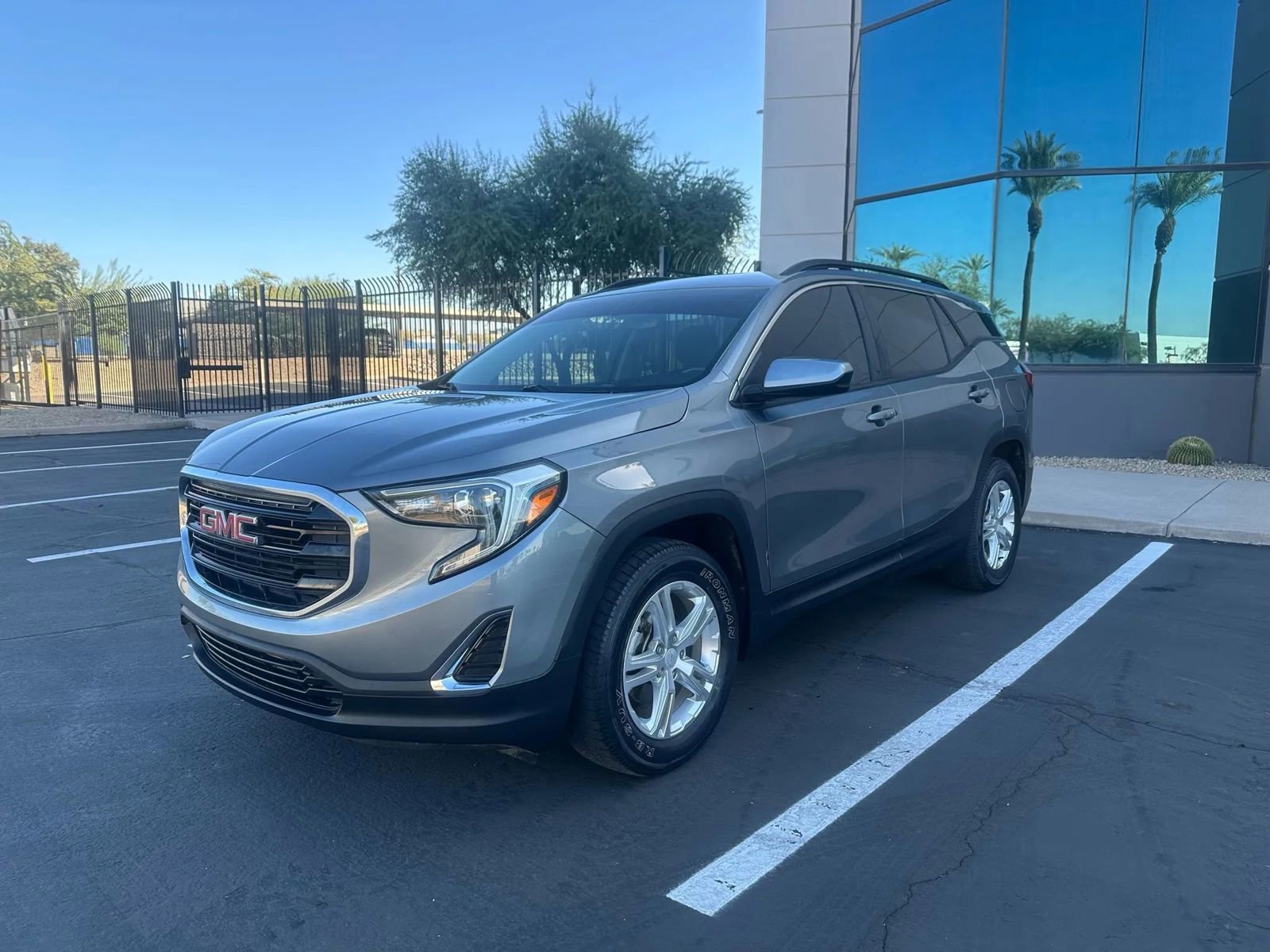 Used 2018 GMC Terrain SLE w/ Driver Convenience Package image 1
