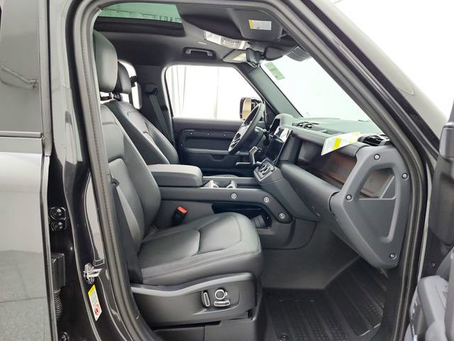 New 2026 Land Rover Defender 130 X-Dynamic SE image 18