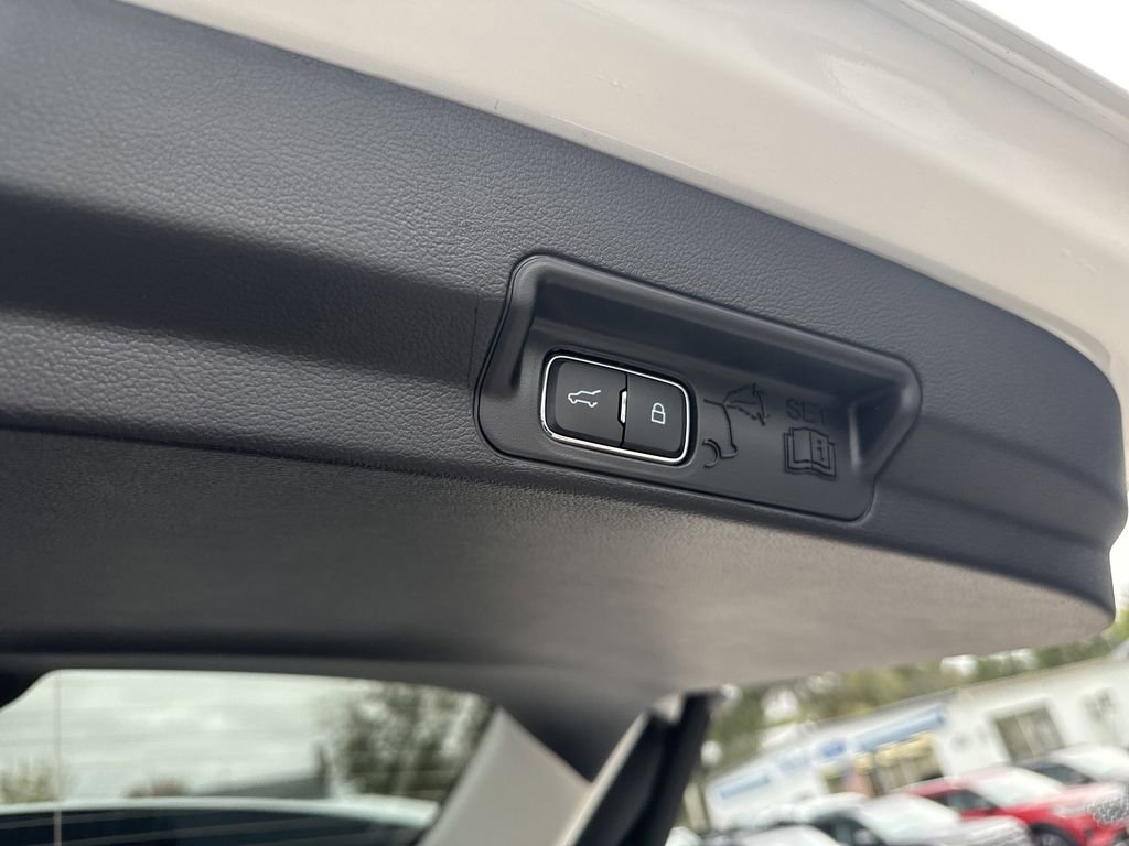 New 2026 Ford Explorer Platinum image 14