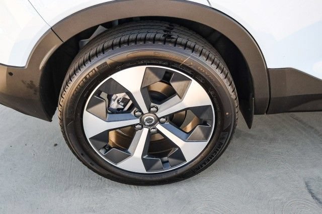 Used 2026 Volvo XC40 B5 Plus w/ Protection Package Premier AWD/4WD image 9