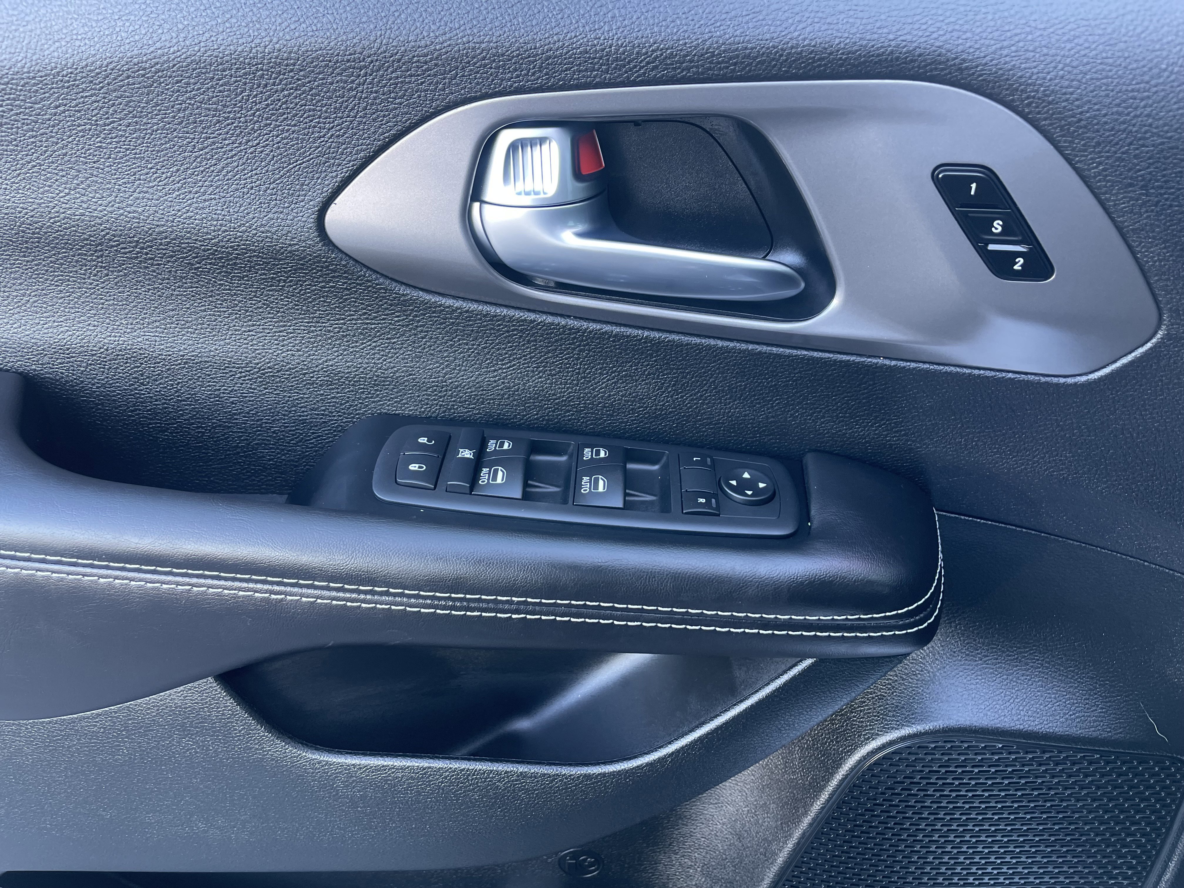 New 2026 Chrysler Pacifica Select FWD image 15