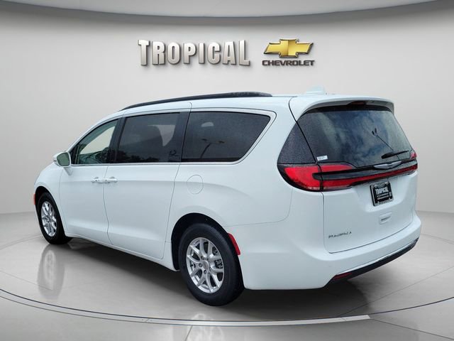 Used 2022 Chrysler Pacifica Touring-L image 2