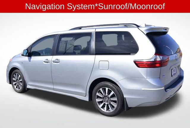 Used 2020 Toyota Sienna XLE w/ XLE Navigation Package image 4