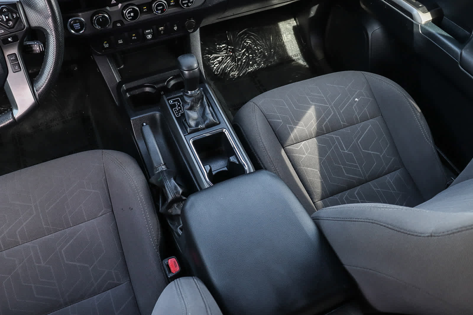 Used 2018 Toyota Tacoma TRD Sport w/ Technology Package image 21