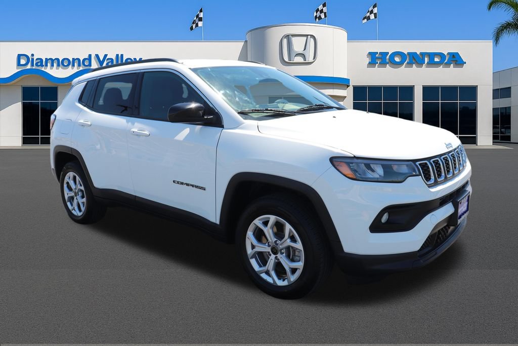 Used 2025 Jeep Compass Latitude AWD/4WD image 1