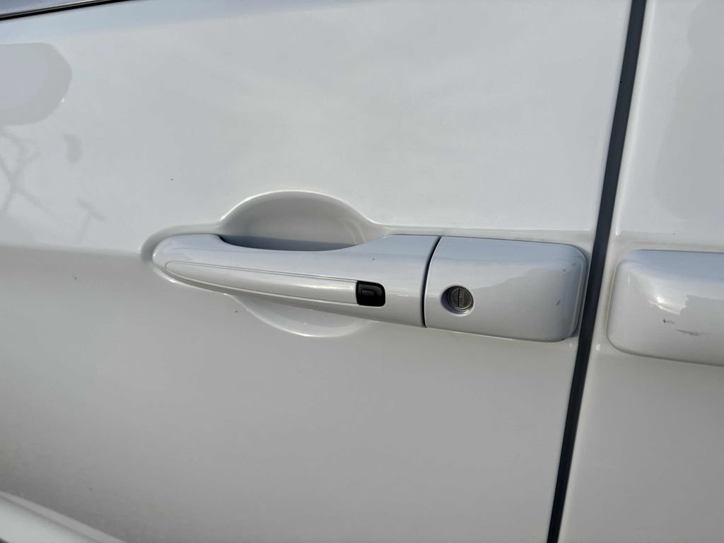 Used 2024 Chrysler Pacifica Touring-L image 12