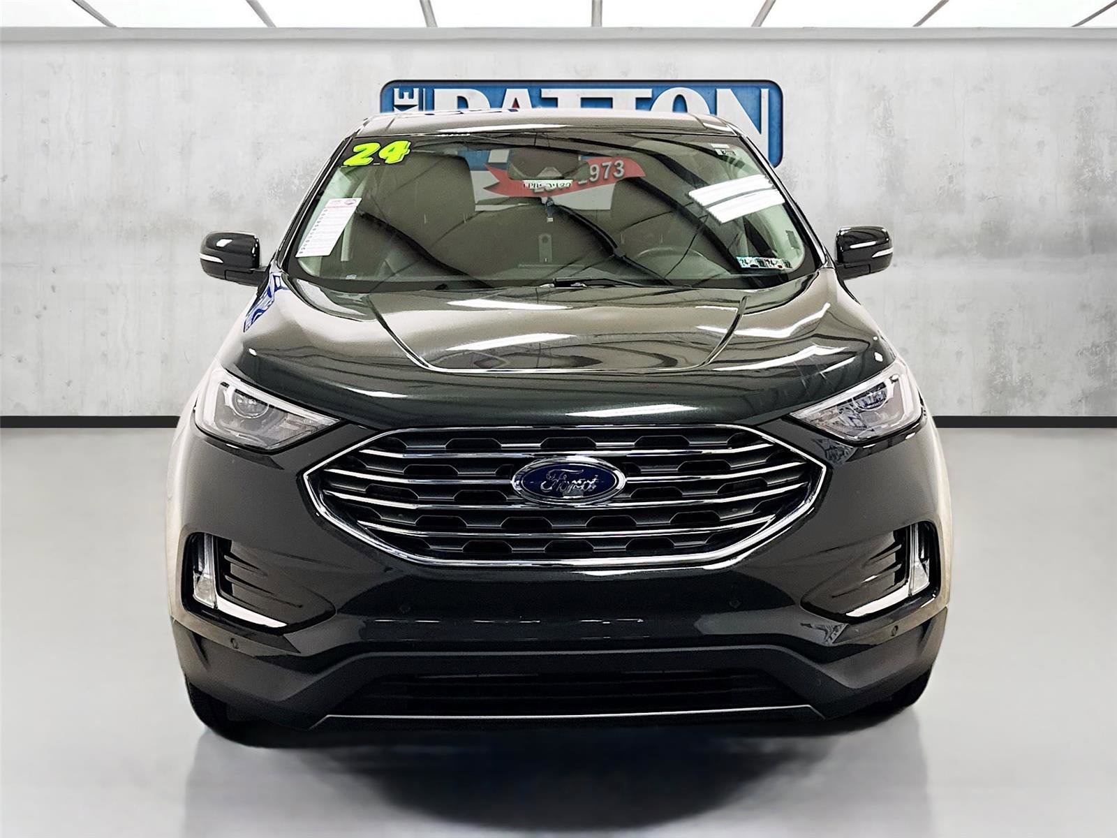 Used 2024 Ford Edge Titanium image 2