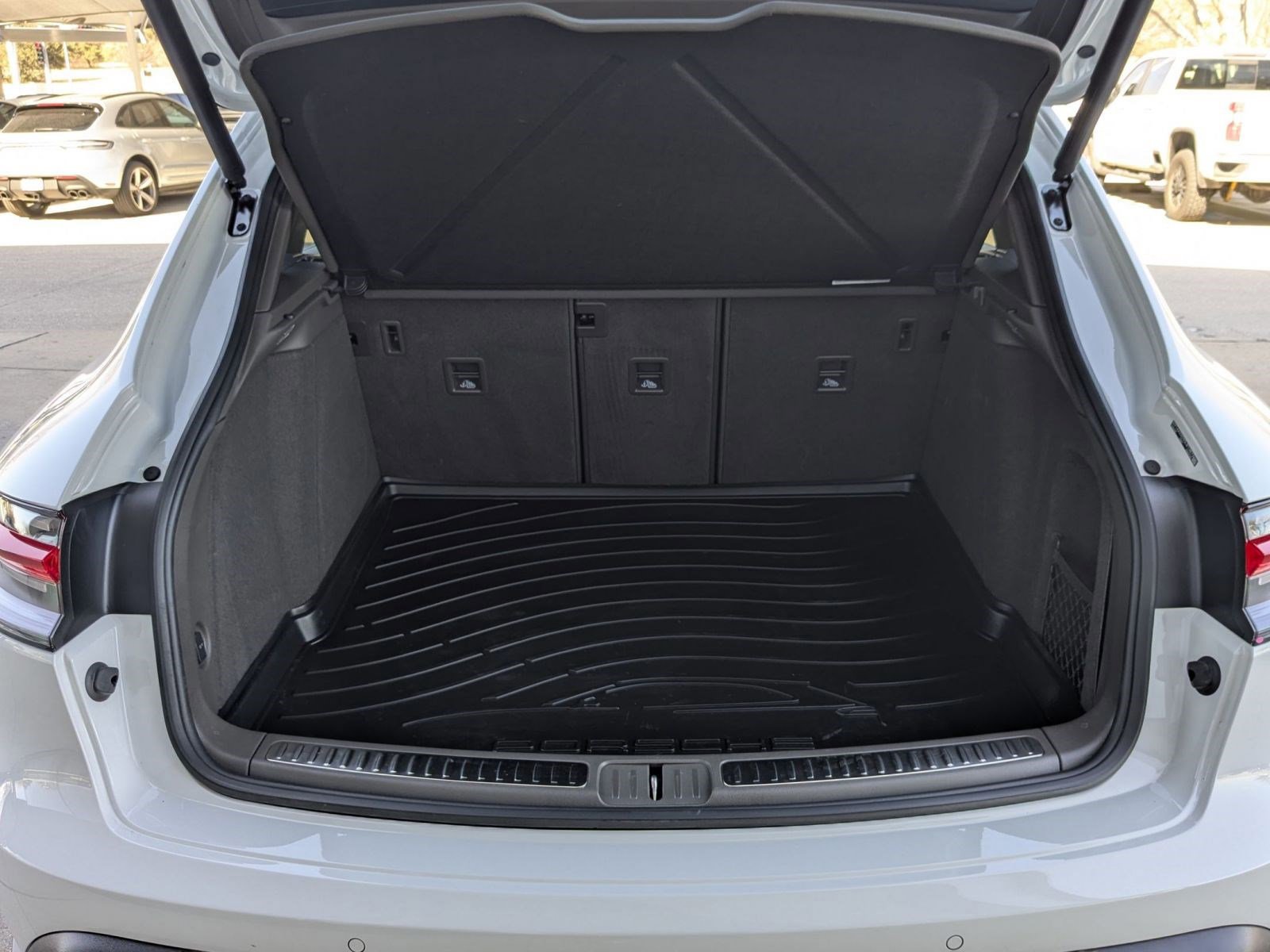 Certified 2025 Porsche Macan image 23