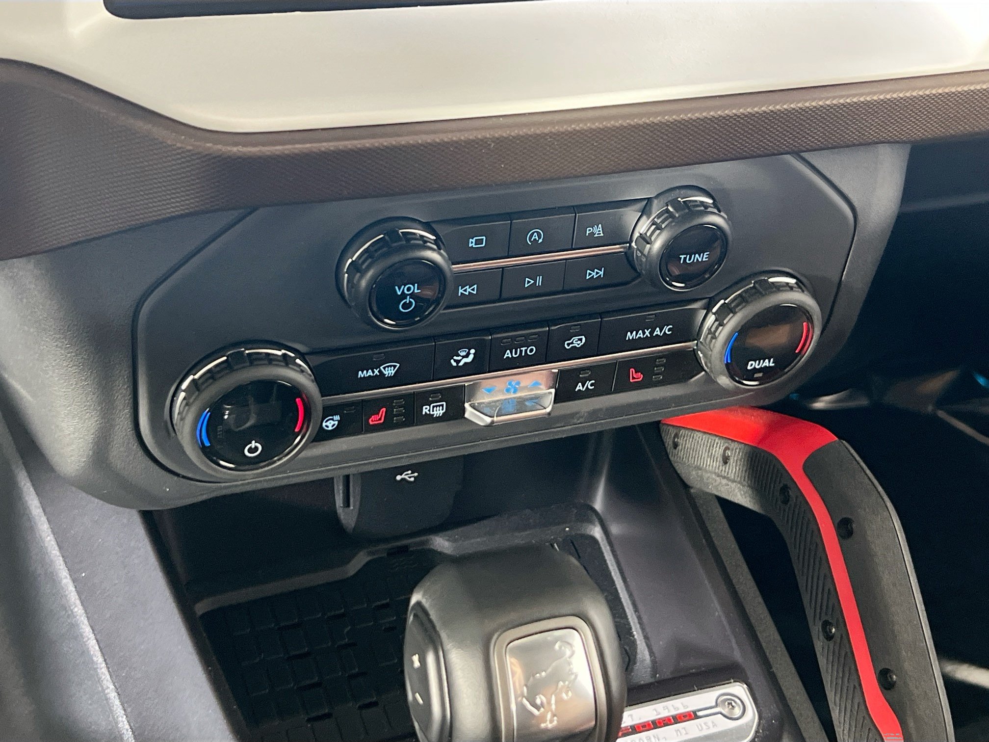 Used 2024 Ford Bronco Heritage Edition AWD/4WD image 16