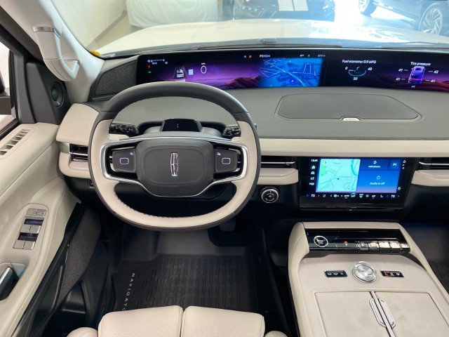 New 2026 Lincoln Navigator L Reserve AWD/4WD image 16