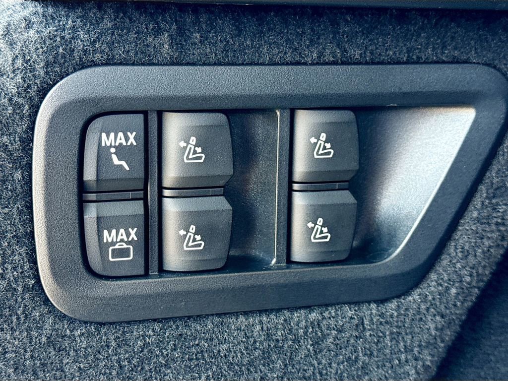 Used 2023 BMW X7 xDrive40i w/ Premium Package image 12