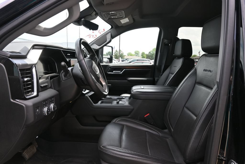 Used 2024 GMC Sierra 3500 Denali w/ Technology Package AWD/4WD image 18