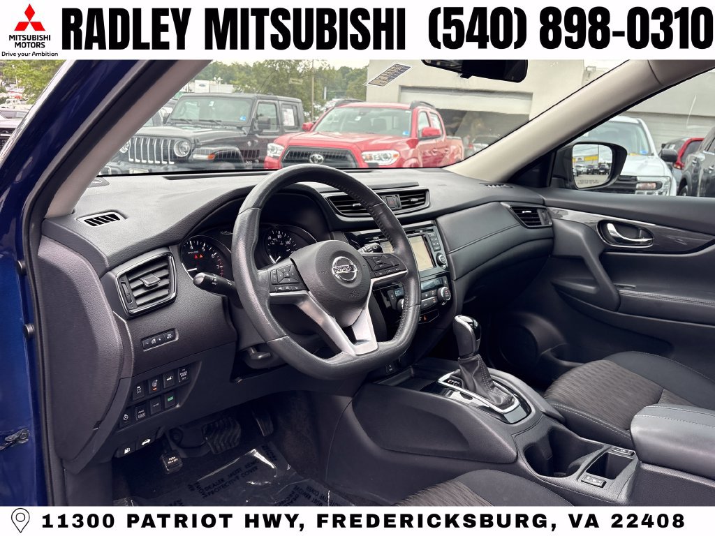 Used 2017 Nissan Rogue SV AWD/4WD image 4