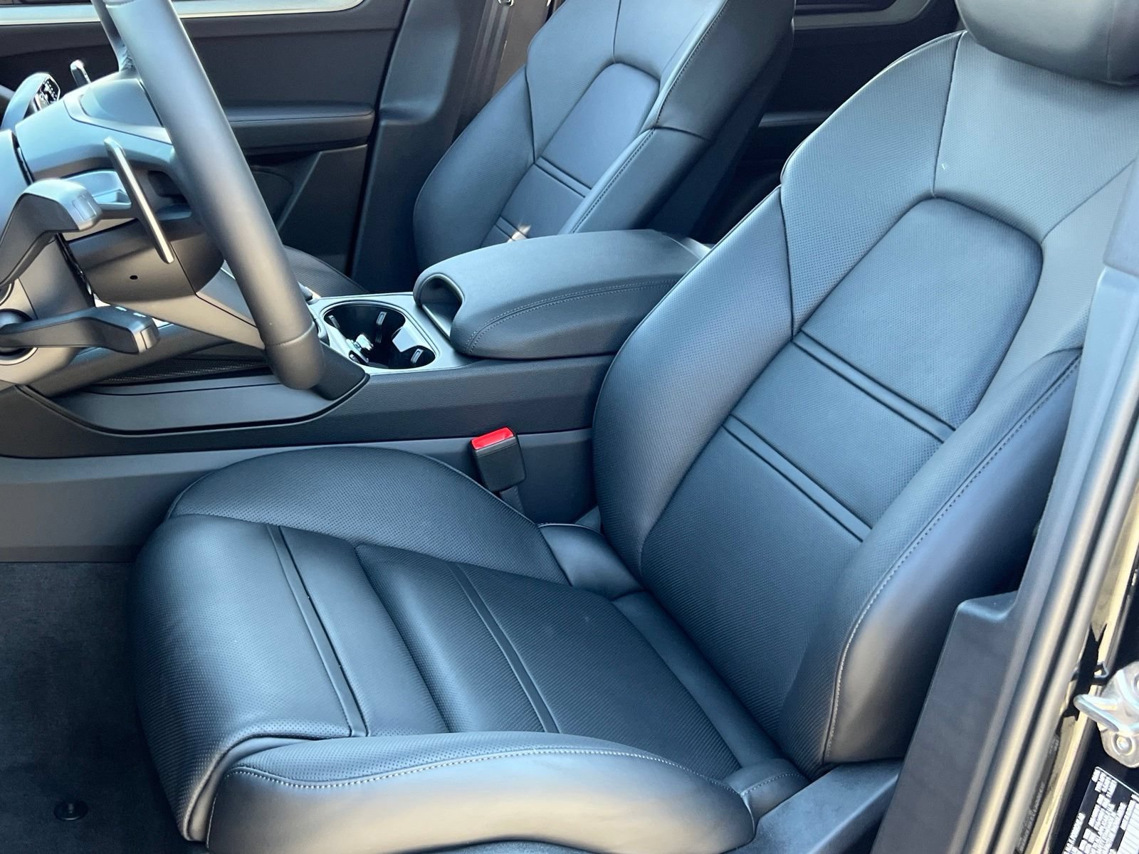 New 2026 Porsche Cayenne Coupe AWD/4WD image 5