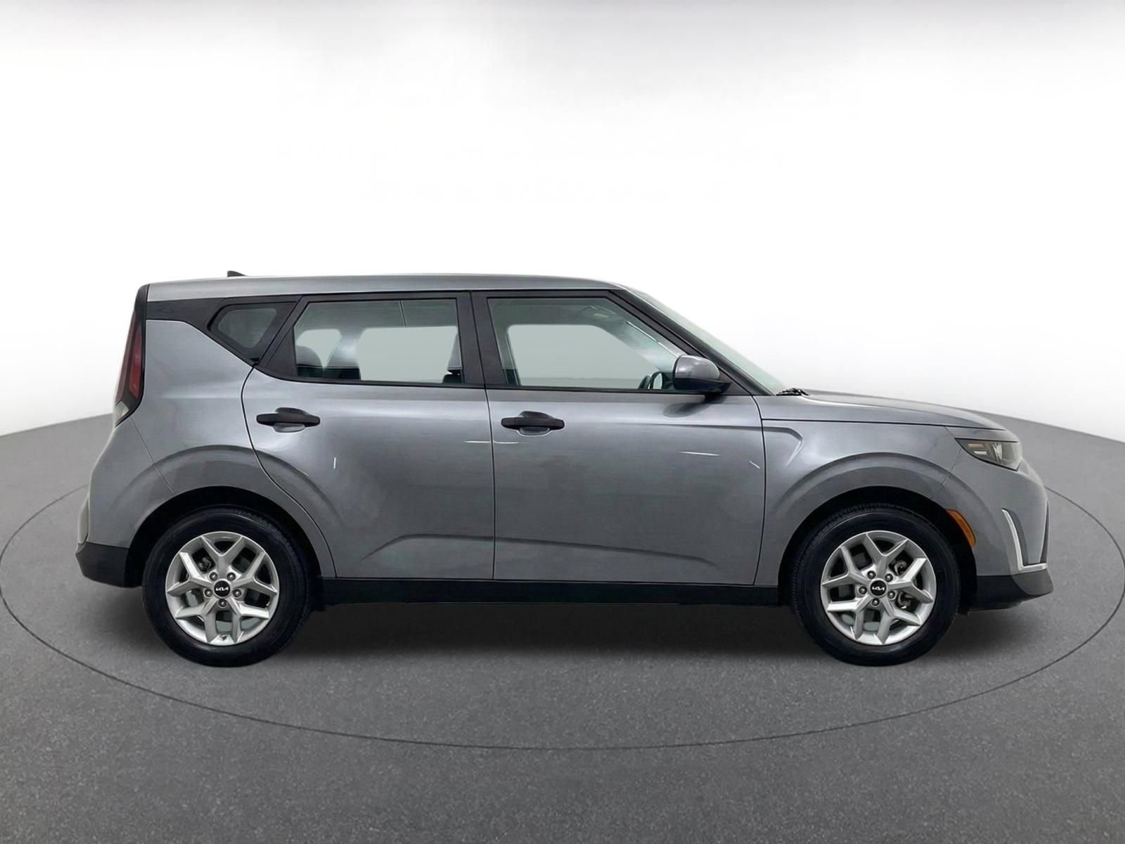 Used 2025 Kia Soul LX w/ LX Technology Package FWD image 13