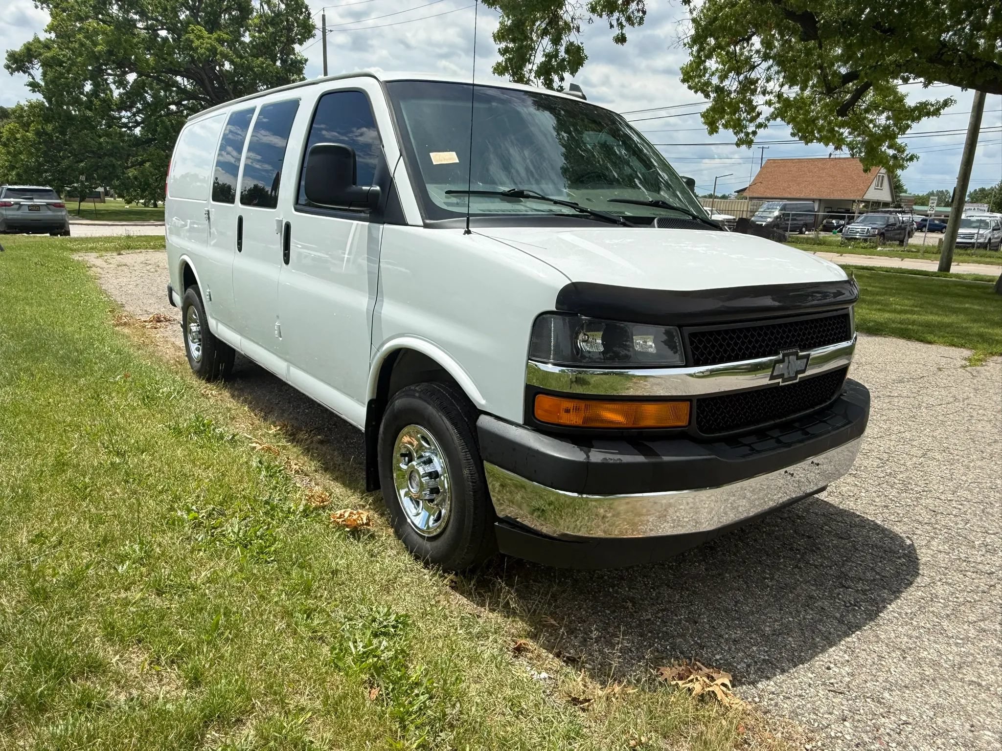 Used 2017 Chevrolet Express 3500 RWD image 5