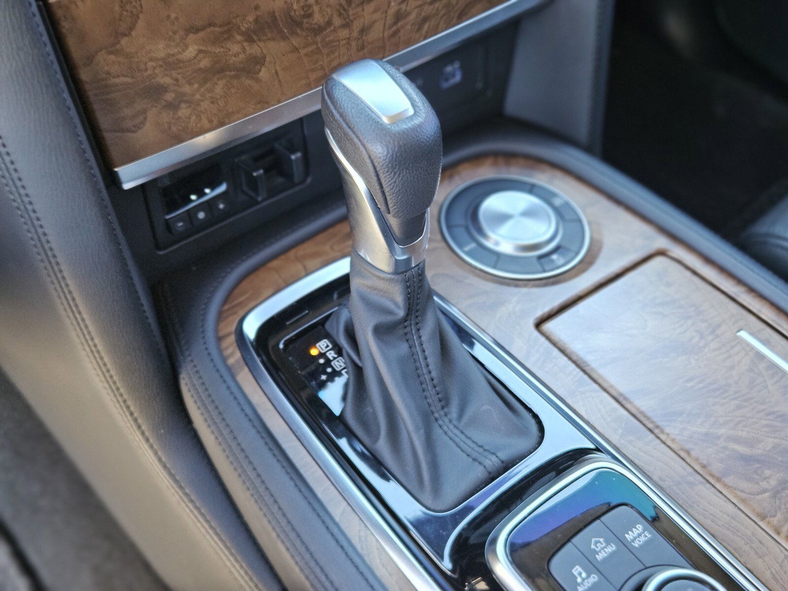 Used 2022 Nissan Armada SL w/ Captain's Chairs Package image 26