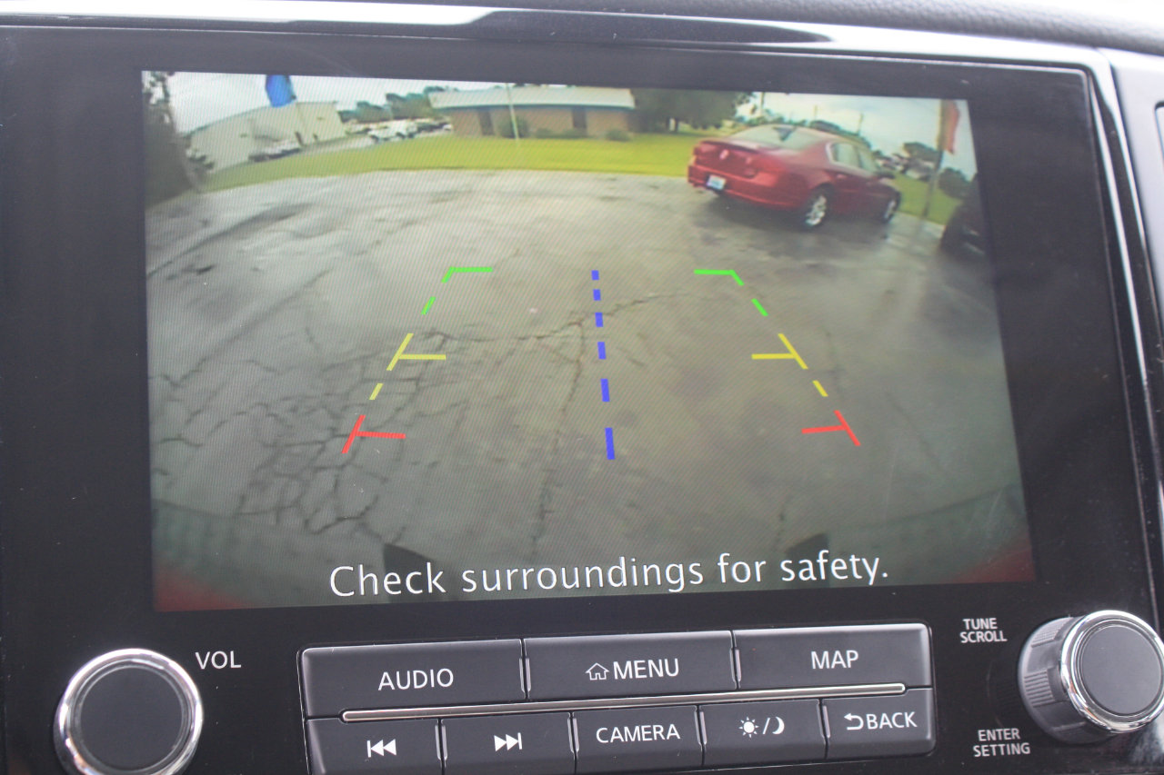 Used 2022 Nissan Titan SV w/ SV Convenience Package image 29