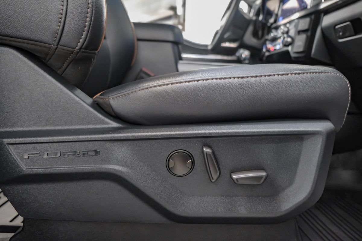 Used 2025 Ford F350 Lariat w/ Lariat Ultimate Package AWD/4WD image 34