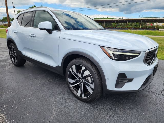 Certified 2025 Volvo XC40 B5 Ultra AWD/4WD image 1