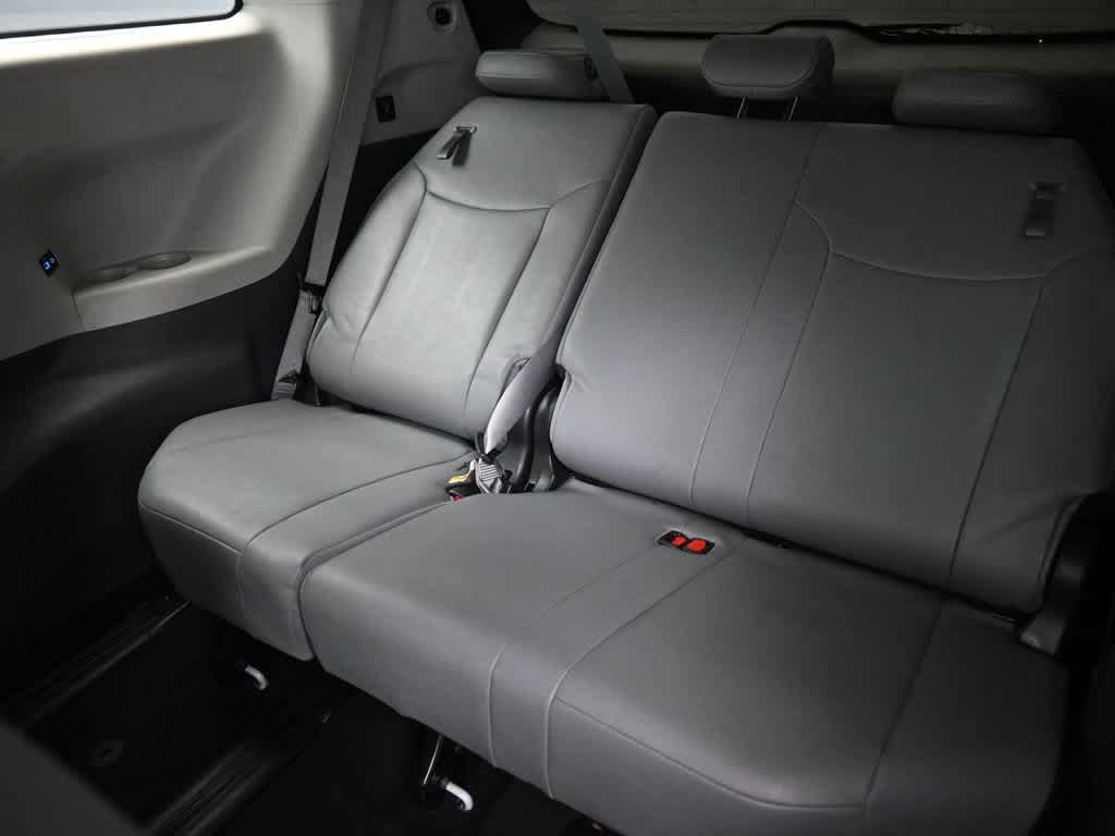 Used 2024 Toyota Sienna XLE w/ XLE Plus Package AWD/4WD image 21