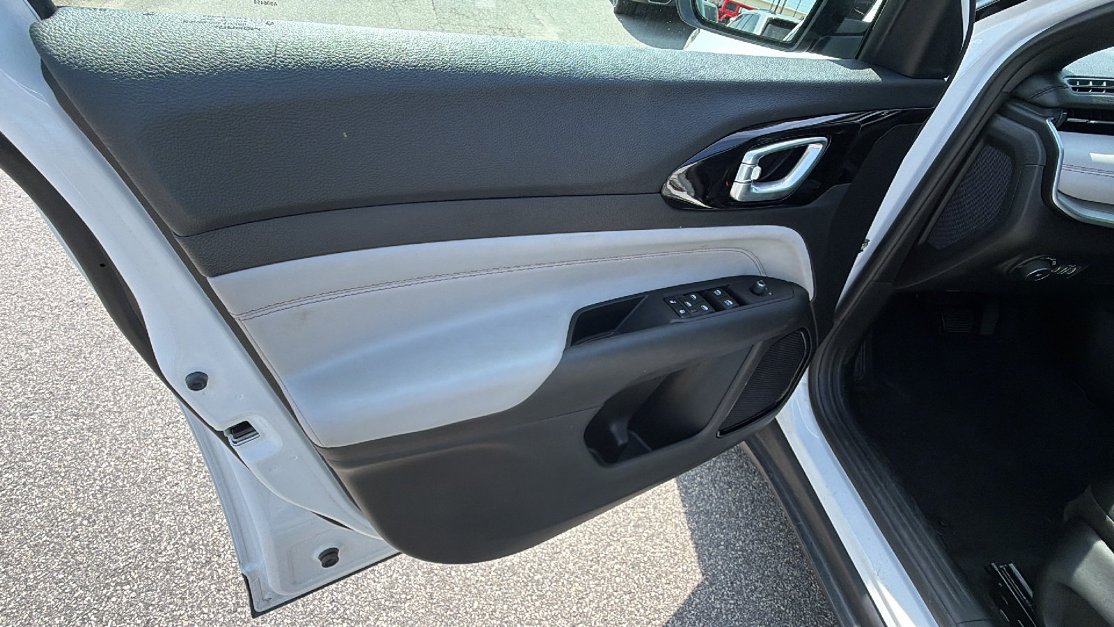 Used 2025 Jeep Compass Limited AWD/4WD image 14